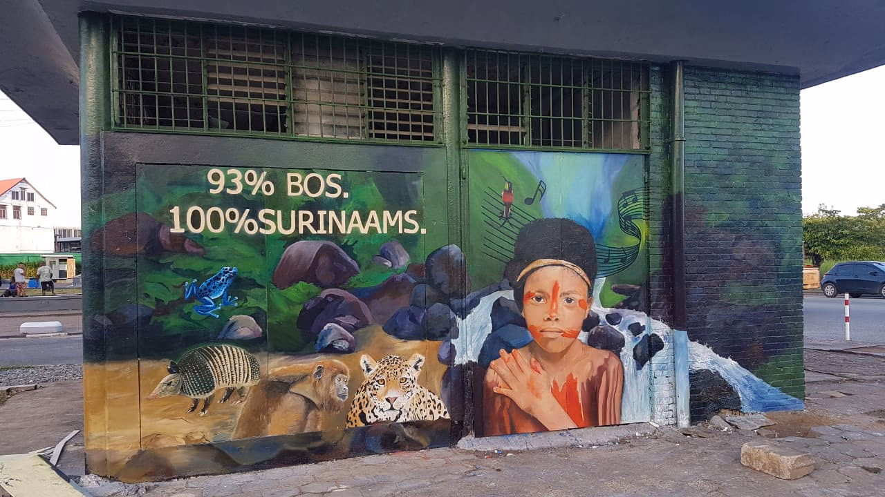 FOREST93 mural reading “93% BOS. 100% SURINAAMS.”